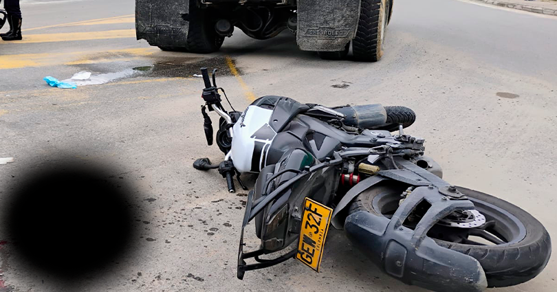 Choque entre una volqueta y una motocicleta dejó g