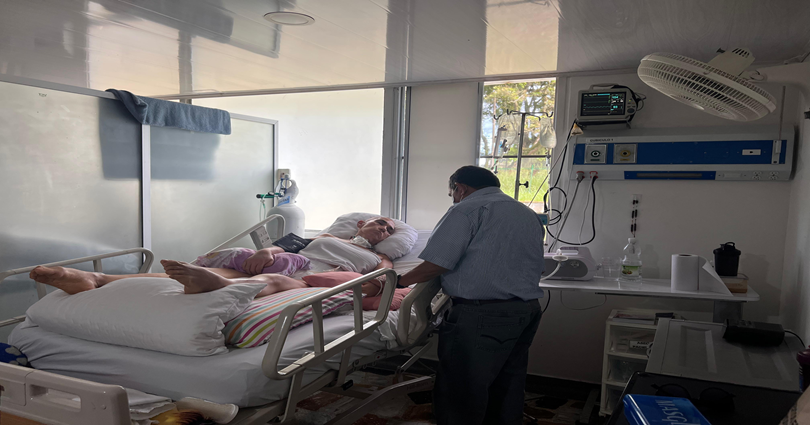 Familia de mujer que sufrió hemorragia cerebral, d