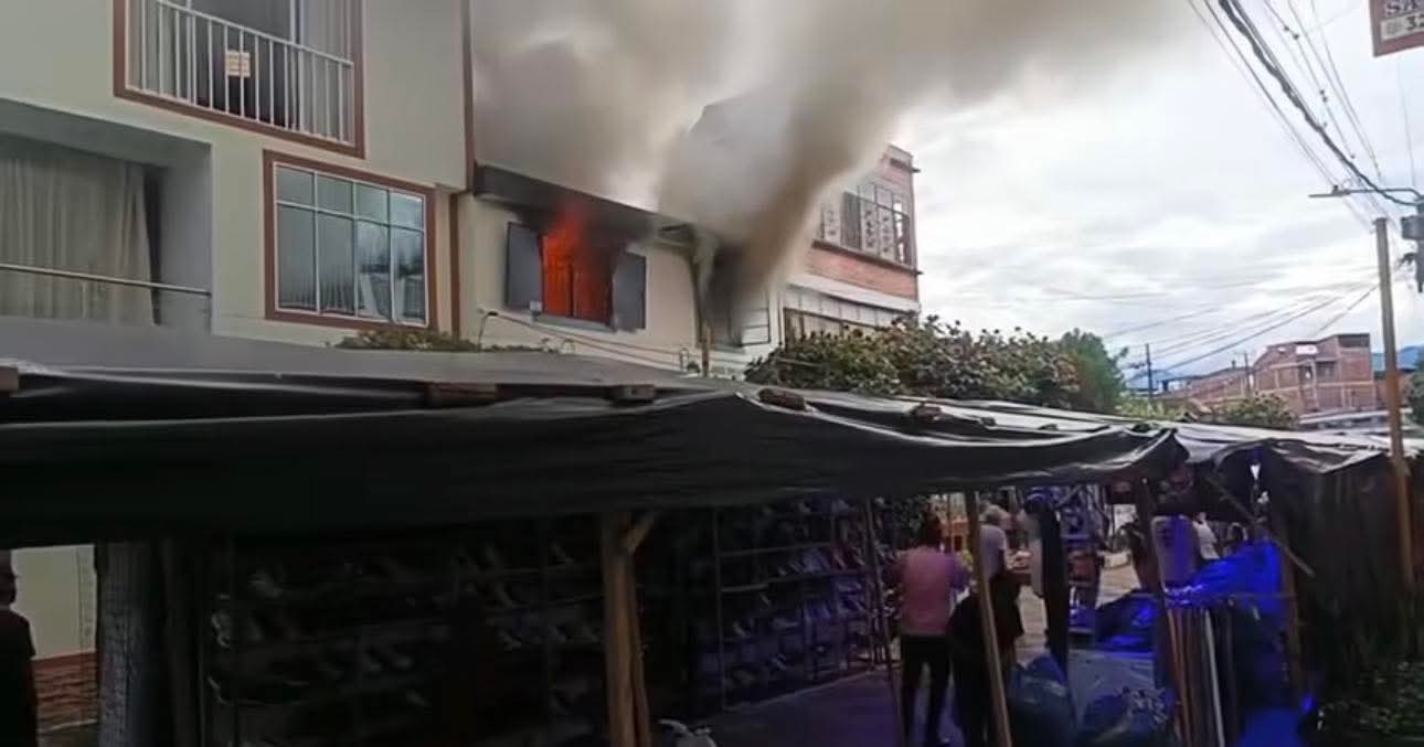 Cortocircuito habría provocado incendio que consum
