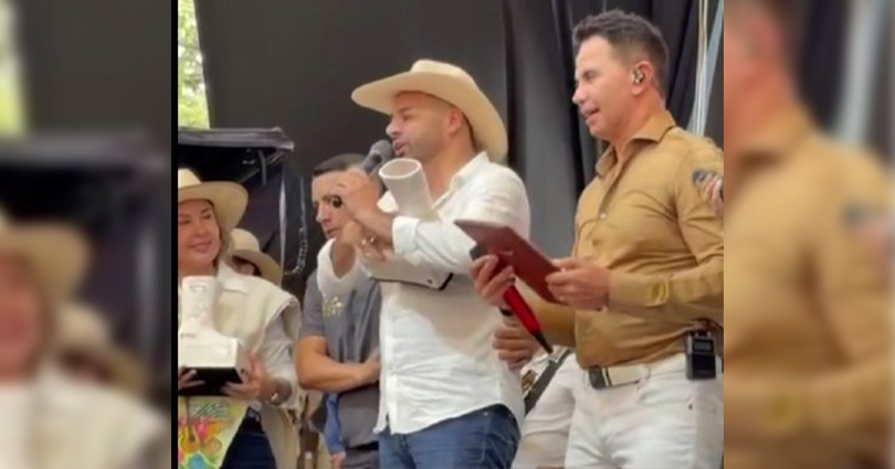 En concierto de Jhonny Rivera Cristán Ávila renunc
