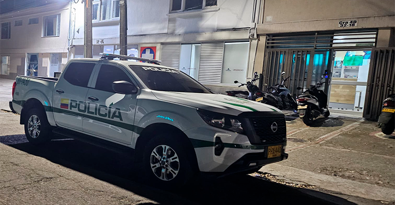 Motociclista sin un brazo arrolló a una Policía en
