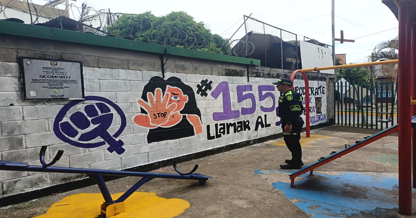 Policía promueve el respeto por la mujer y la fami